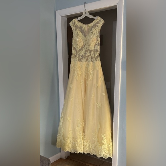 Tony Bowls LeGala Lemon Princess Gown READ